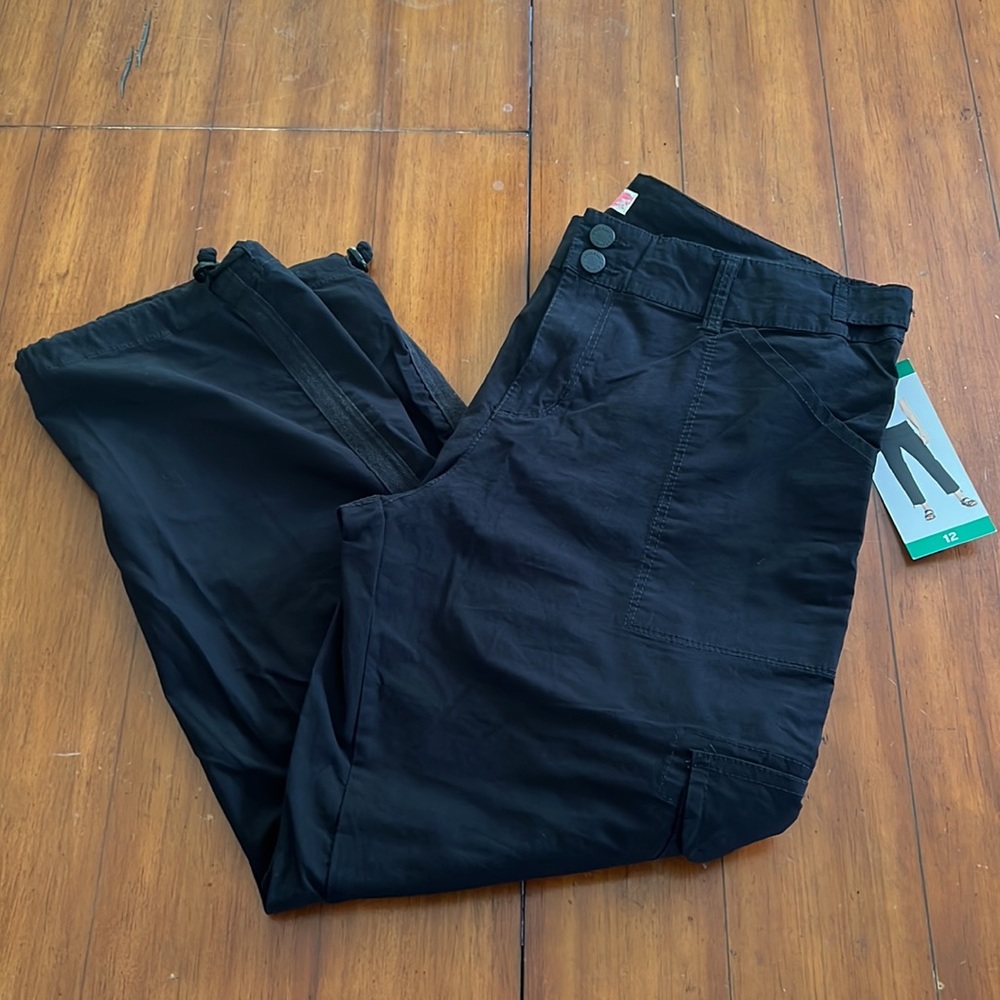 BLOSSOM CLOVER - black capri cargo pants. New with tags. Size 12